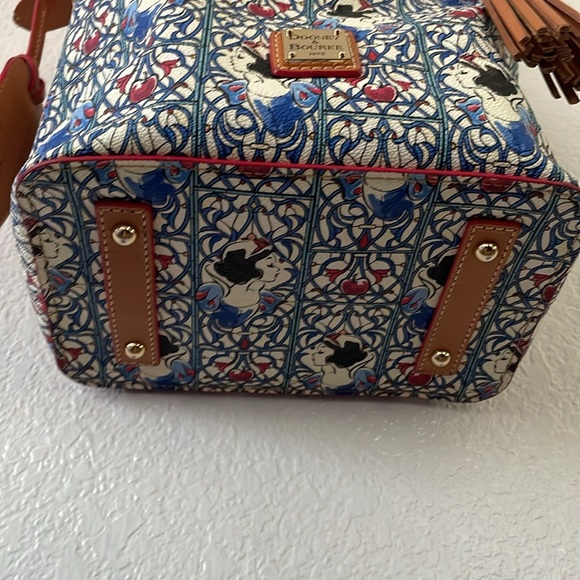 Disney Snow White Dooney and Bourke crossbody - Picture 6 of 9